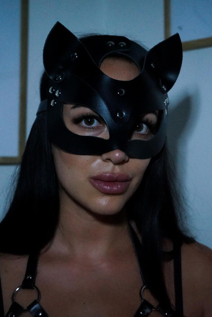 Meet Julieta Chiara, the sex and BDSM coach.