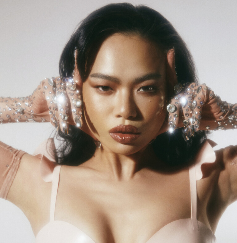 Meet international lifestyle Dominatrix: Thea X