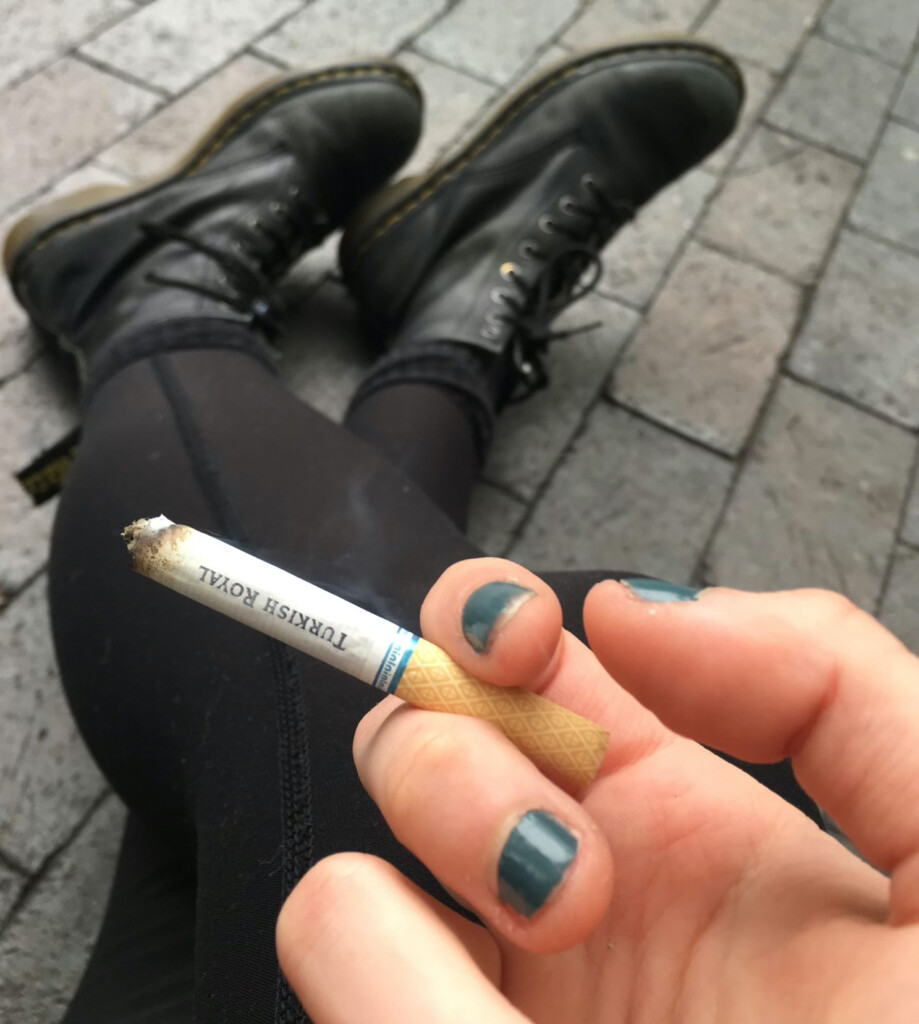 Sensuali Blog: Turkish Royal-Smoking Punk