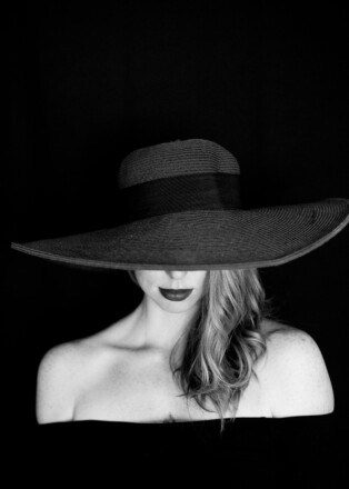 Learn how to take sensual self portraits with Melissa Ushtechenko