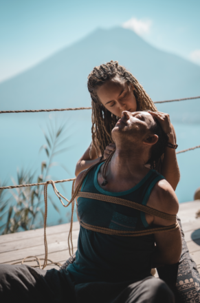 Shibari artist Voudou Ropes, tying session in Mexico