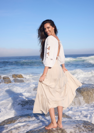 Simona Ferrari, Cape Town therapist: long body shot at beach