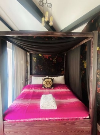 Joy sensual massage london bridge: massage bed