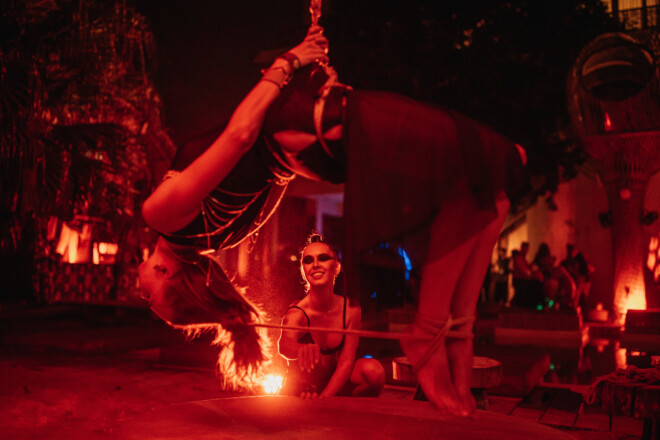 Shibari performance in Mexico with Voudou Ropes