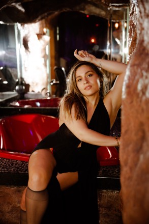 Emma Colangelo: somatic sexologist and sex educator, professional portrait shot