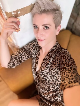 Seren Sins, women's sensual massage practitioner London: selfie